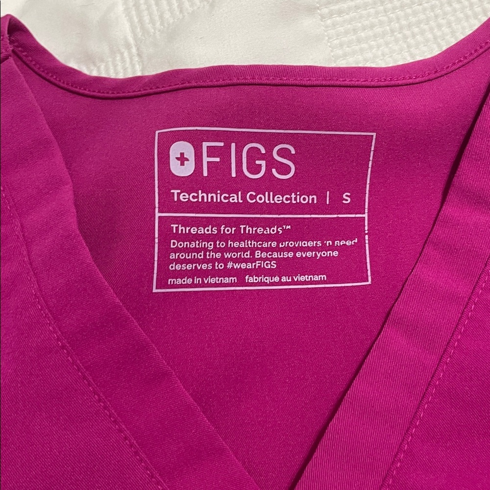 Figs Raspberry Sorbet Scrub Set - Picture 3 of 5